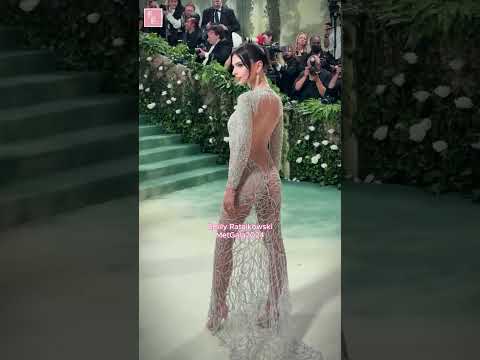 Emily Ratajkowski&#039;s Vintage Versace is a &quot;Party in the Back&quot; | Met Gala 2024 #metgala2024